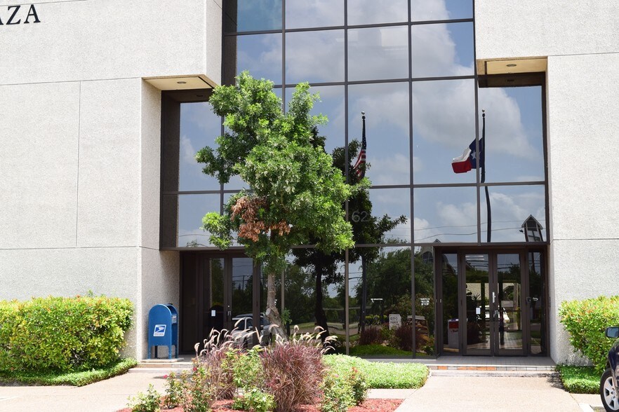 More Photos Of 6262 Weber Rd, Corpus Christi Office For Lease