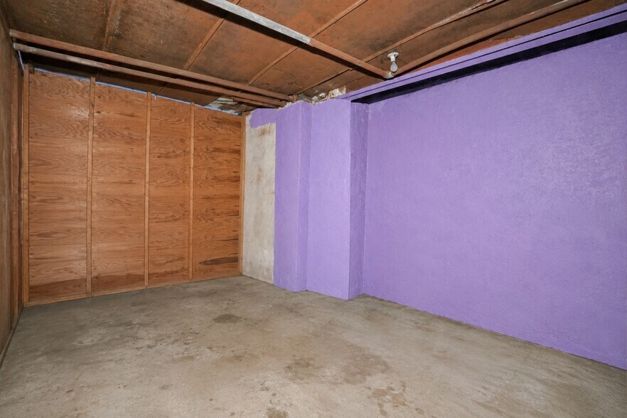 More Photos Of 10617 Jamaica Ave, Richmond Hill General Retail For Sale