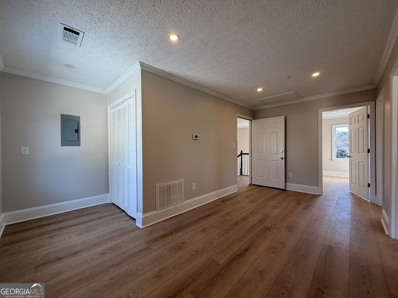 More Photos Of 1165 Cedar Shoals Dr, Athens Loft Creative Space For Sale