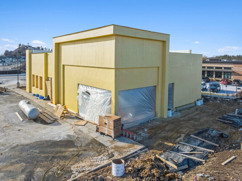 More Photos Of 1295 Olympia Fields Dr, Oconomowoc Restaurant For Sale