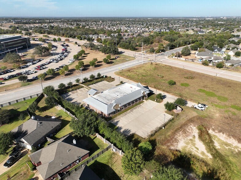 More Photos Of 4007 Victoria Ave, College Station Medical For Sale