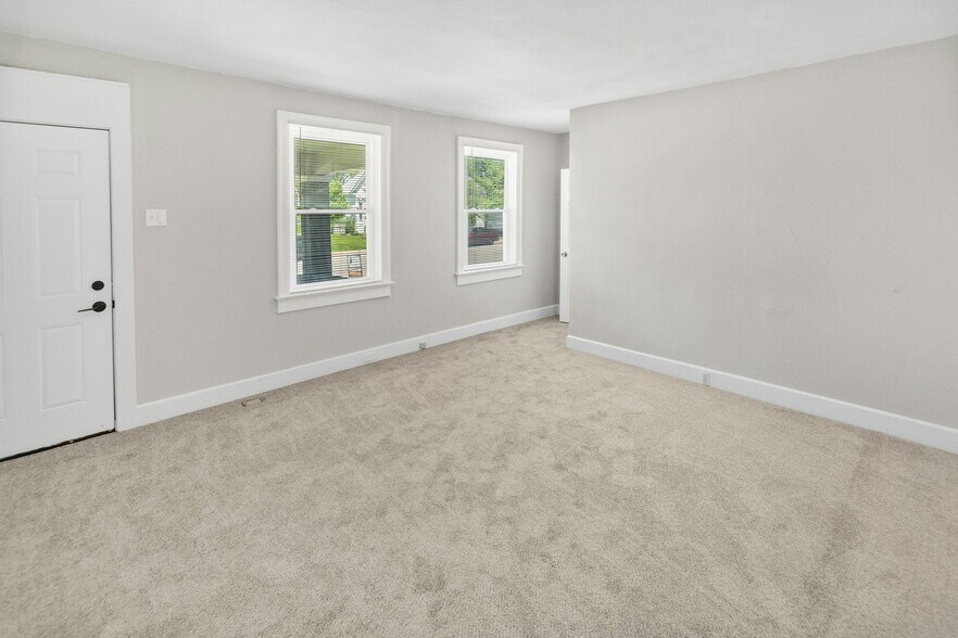 More Photos Of 302 N High St, Belleville Freestanding For Sale