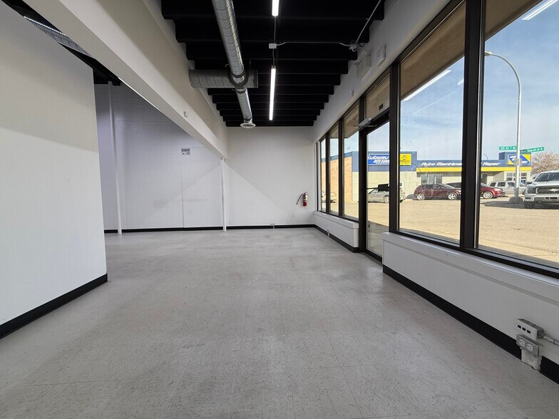 More Photos Of 126 Mayor Magrath Dr N, Lethbridge Storefront For Lease