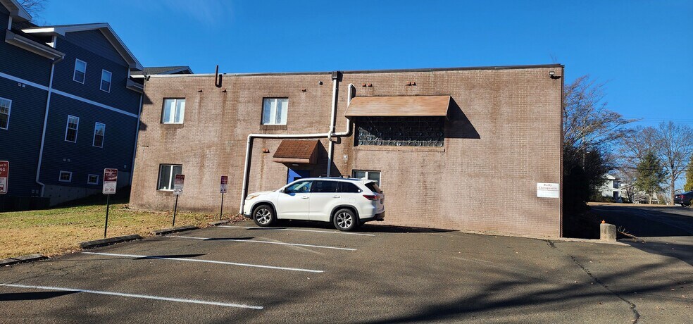 More Photos Of 366 S Main St, Cheshire Office For Lease