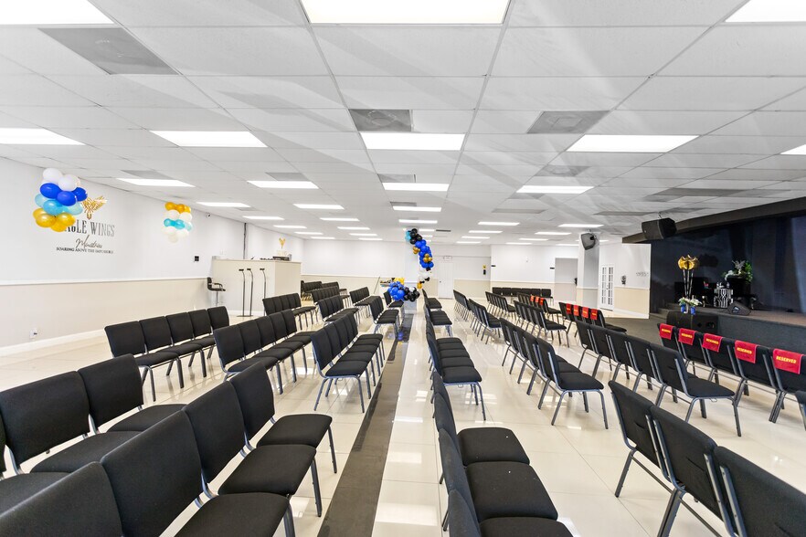 More Photos Of 2025 N Dixie Hwy, Pompano Beach Storefront Retail Office For Sale