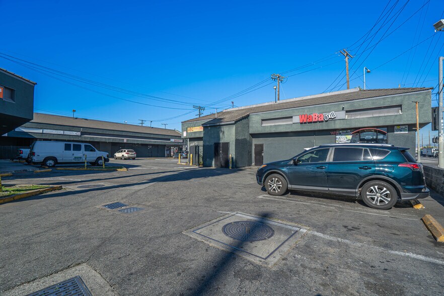 More Photos Of 1901 S Alameda St, Los Angeles General Retail For Sale