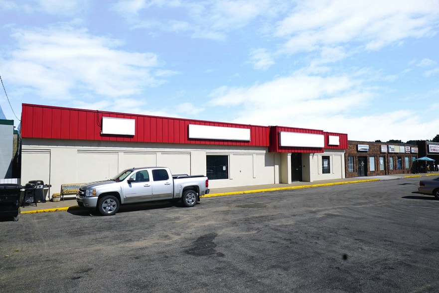 More Photos Of 110-114 S Rum River Dr, Princeton General Retail For Lease