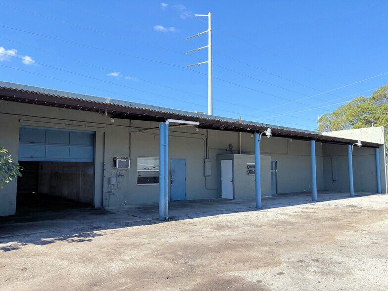 More Photos Of 1400 NE 131st St, North Miami Warehouse For Lease