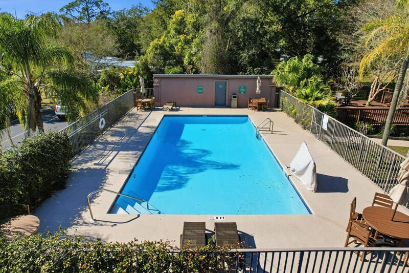 More Photos Of 249 US Highway 98, Apalachicola Hotel For Sale