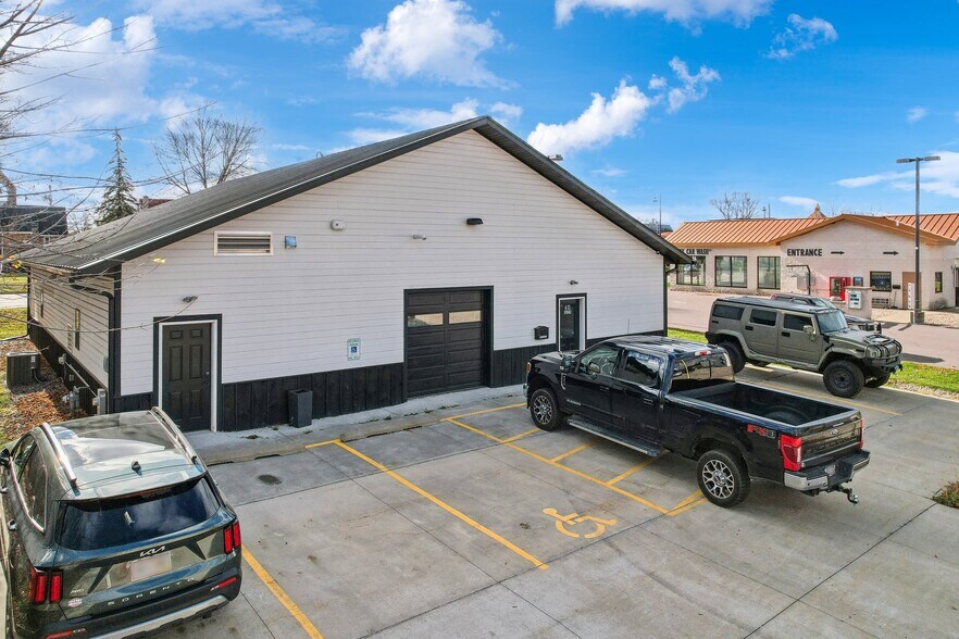 More Photos Of 613 Broadway, Wisconsin Dells Loft Creative Space For Sale