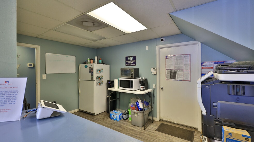 More Photos Of 2390 E International Speedway Blvd, Deland Freestanding For Lease