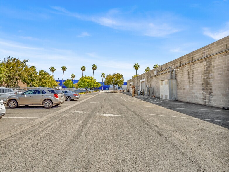 More Photos Of 5645 E Clinton Ave, Fresno Manufacturing For Lease