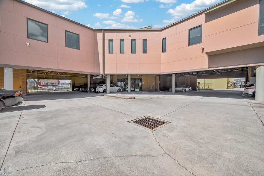 More Photos Of 4817 Main St, Houston Office For Lease