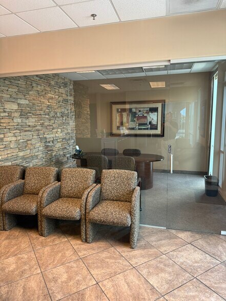 More Photos Of 9150 W Indian School Rd, Phoenix Office For Sale