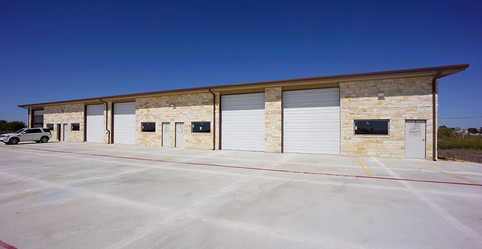 More Photos Of 520 County Road 108, Hutto Warehouse For Lease