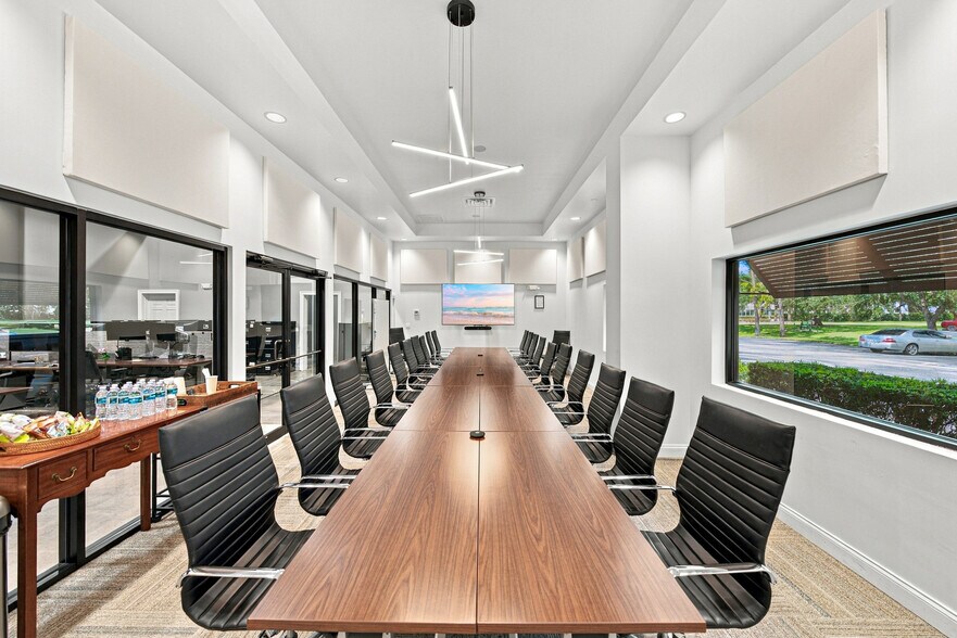 More Photos Of 4030 S Pipkin Rd, Lakeland Flex For Sale