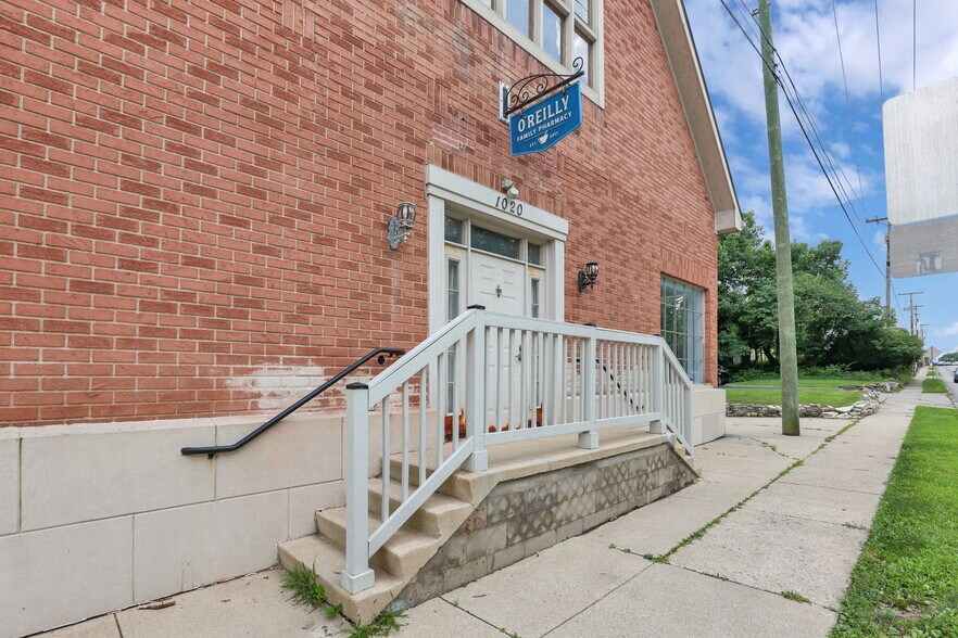 More Photos Of 1020 High St, Worthington Freestanding For Sale