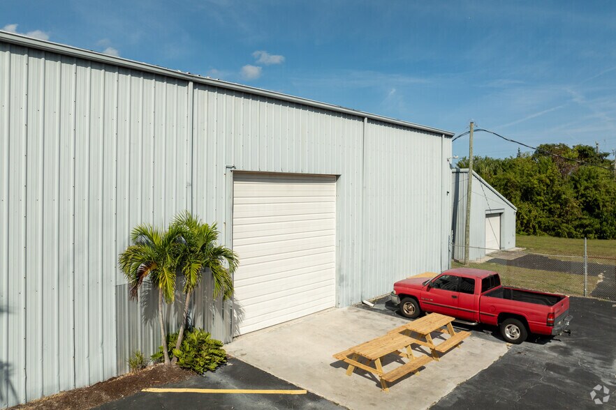 More Photos Of 1673 S South Niemeyer Cir, Port Saint Lucie Warehouse For Sale