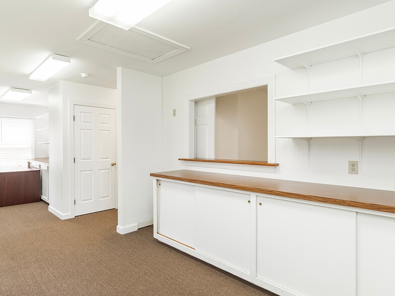 More Photos Of 3051-3057 S Church St, Burlington Office For Sale