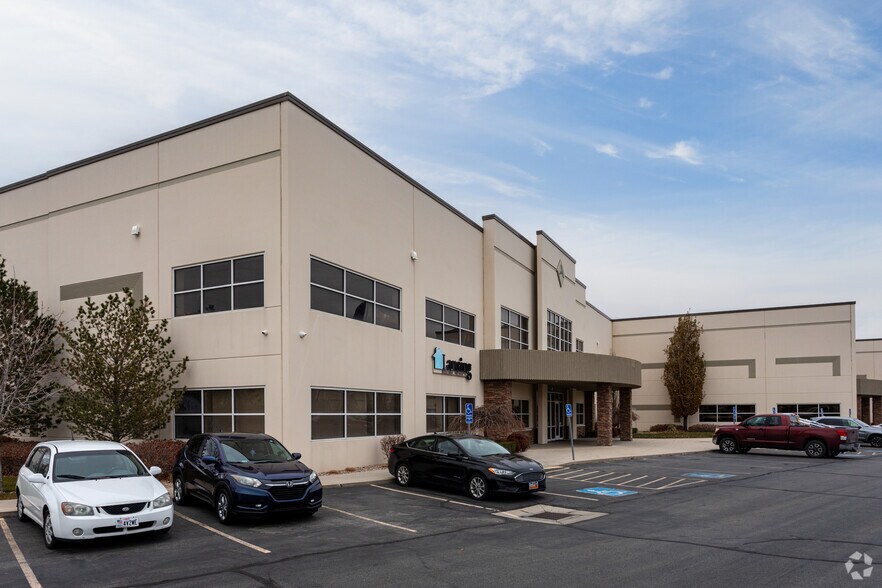 More Photos Of 9867 S Sandy Pky, Sandy Unknown For Lease