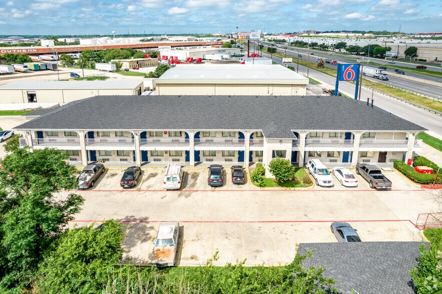 More Photos Of 3370 I 35 N Frontage Rd, San Antonio Hotel For Sale