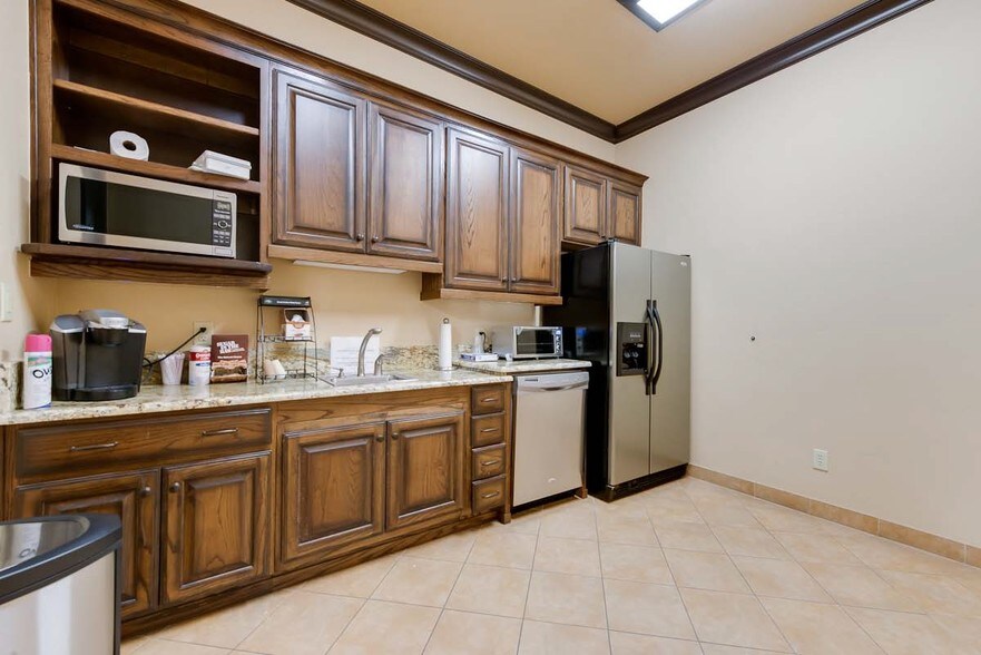 More Photos Of 2845 Ladybird Ln, Dallas Flex For Sale