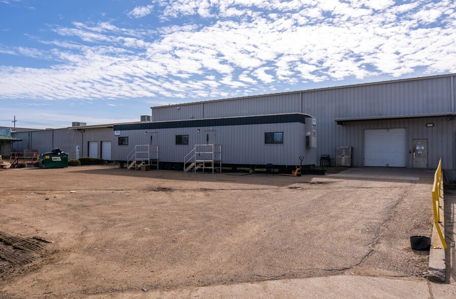 More Photos Of 135 Industrial Dr N, Madison Warehouse For Sale