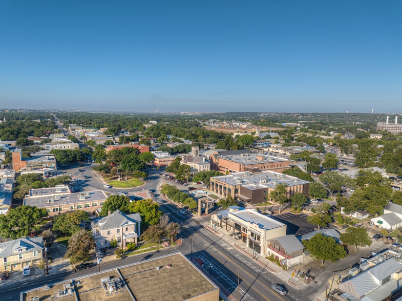 More Photos Of 207 E San Antonio St, New Braunfels Loft Creative Space For Lease