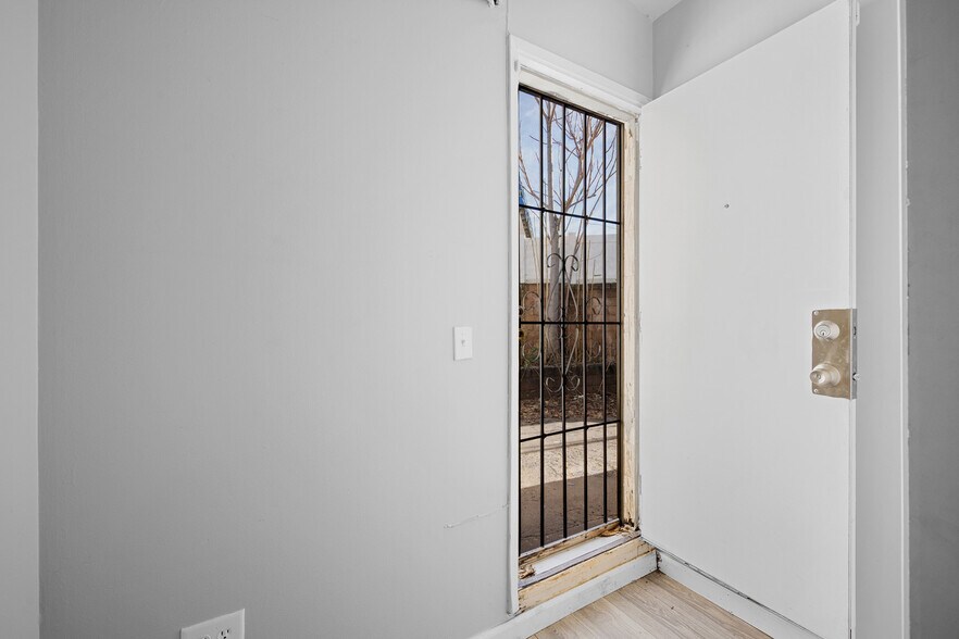 More Photos Of 7798 Foothill Blvd, Tujunga Freestanding For Sale