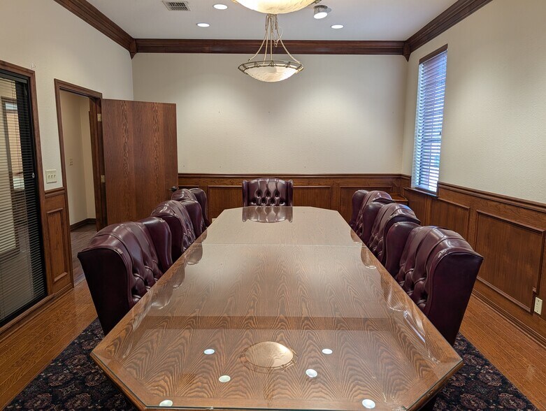 More Photos Of 3640 W Waco Dr, Waco Office For Lease