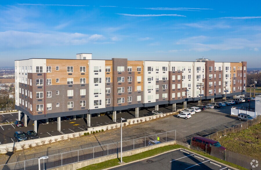 More Photos Of 520 Cliff St, Fairview Apartments For Sale