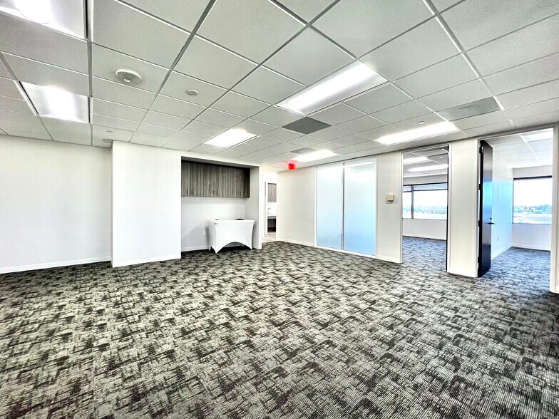 More Photos Of 1431 Greenway Dr, Irving Office For Lease