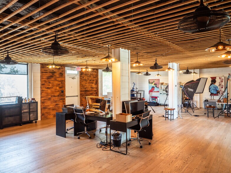 More Photos Of 1000 E 51st St, Austin Storefront Retail Office For Lease