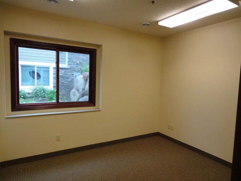 More Photos Of 16200-16204 Highway 7, Minnetonka Office For Lease