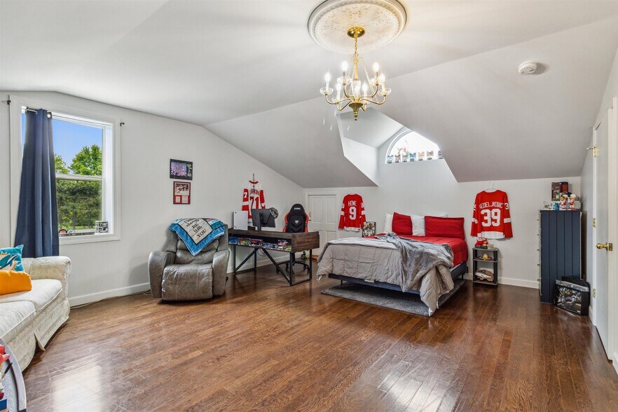 More Photos Of 7010 Frances Rd, Flushing Convenience Store For Sale