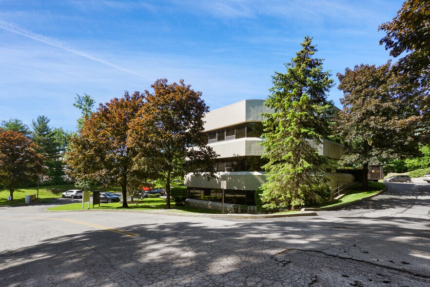 More Photos Of 500 Executive Blvd, Ossining Office For Lease