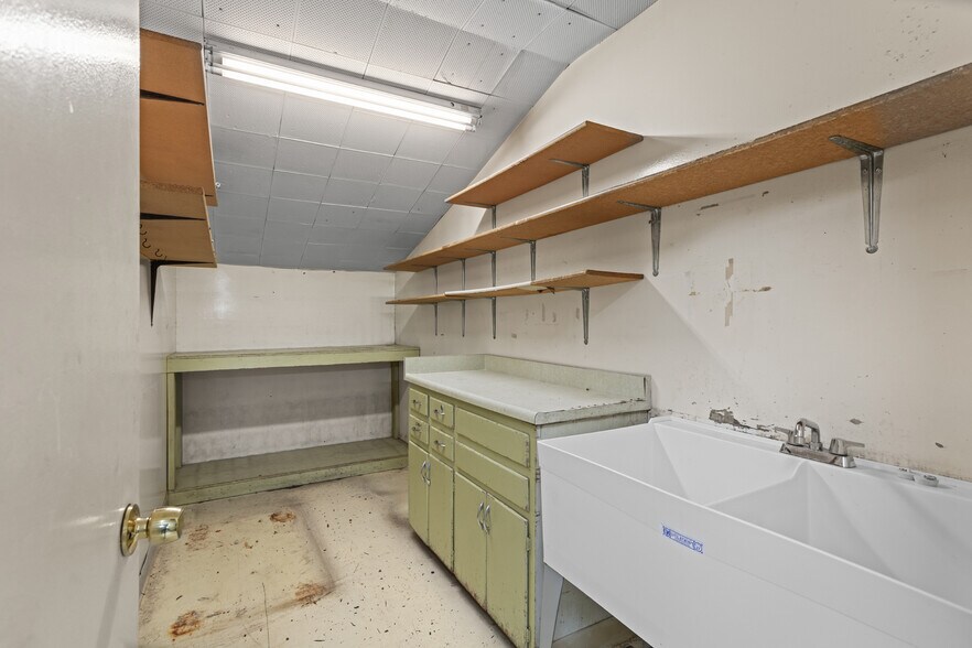 More Photos Of 1454 Tamarac St, Denver Flex For Sale