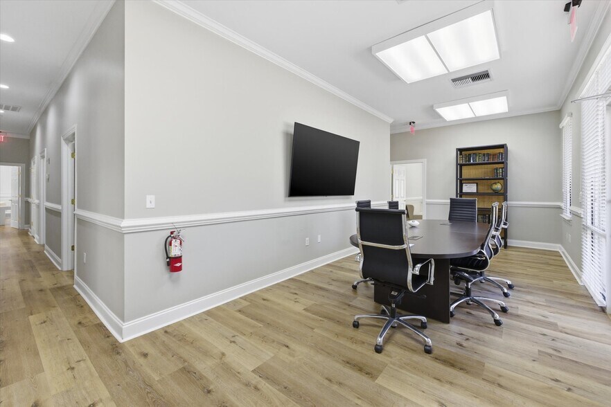 More Photos Of 1574 Village Square Blvd, Tallahassee Office For Lease