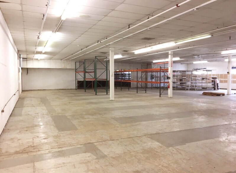 More Photos Of 901 N Columbia Blvd, Portland Warehouse For Sale