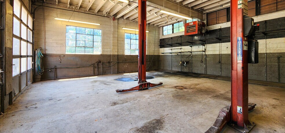More Photos Of 4239 Boonsboro Rd, Lynchburg Service Station For Sale