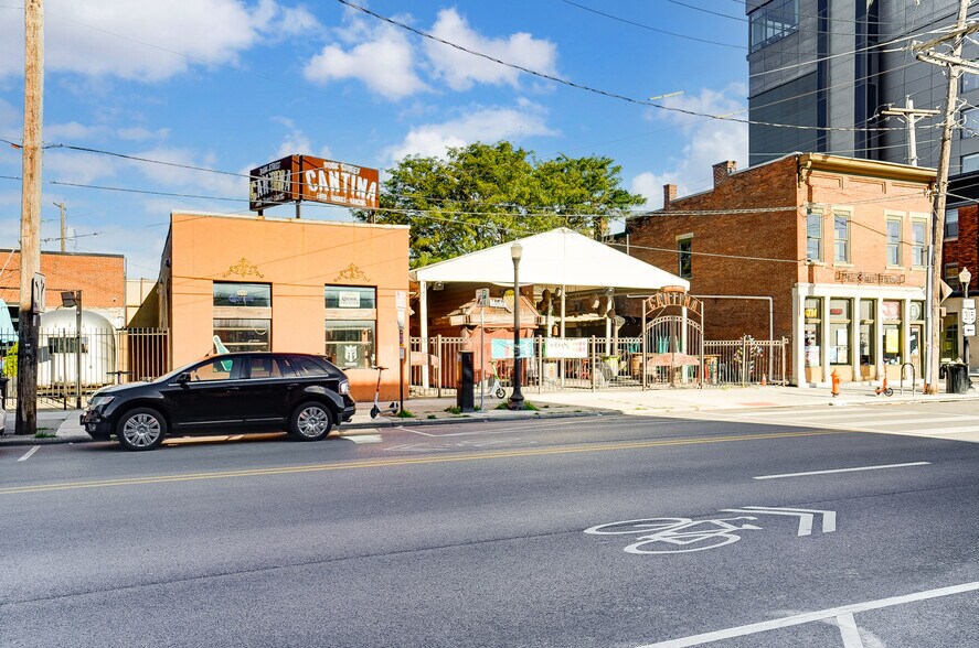 More Photos Of 491 Park St, Columbus Bar For Lease