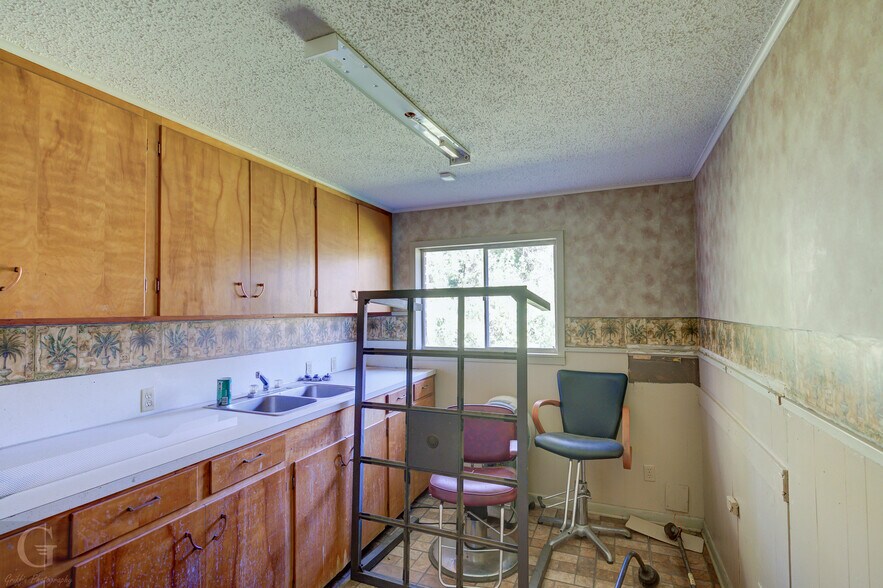 More Photos Of 435 Homer Rd, Minden Medical For Sale