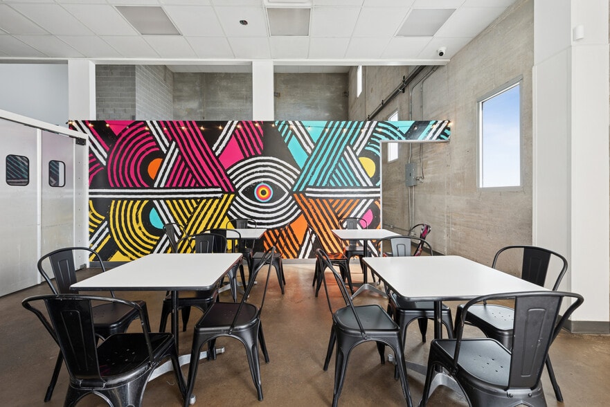 More Photos Of 2058 W Grand Ave, Chicago Loft Creative Space For Sale