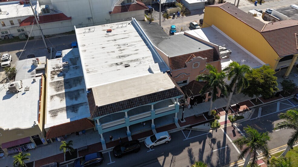 More Photos Of 325 W Venice Ave, Venice Storefront Retail Office For Lease