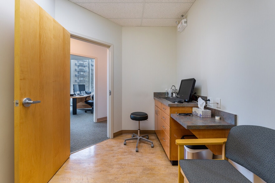 More Photos Of 4885 Kingsway, Burnaby Medical For Lease