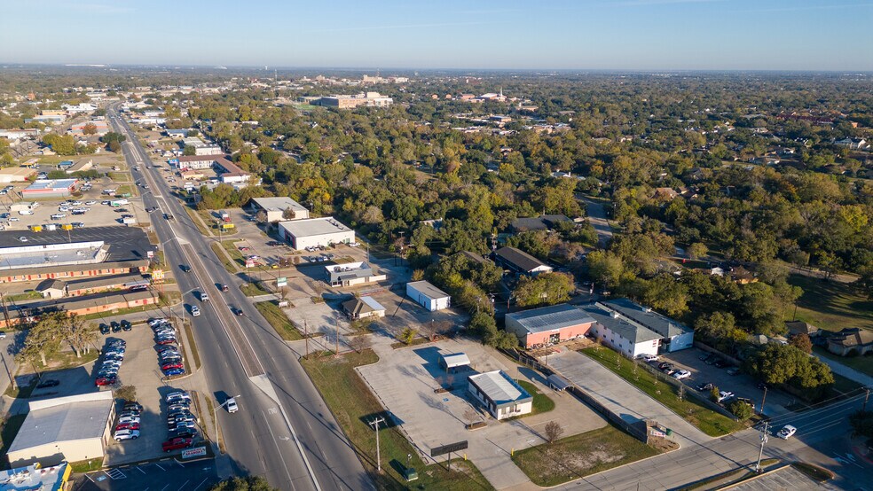 More Photos Of 1811 S Texas Ave, Bryan Freestanding For Sale