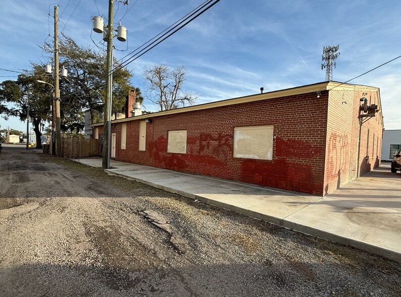 More Photos Of 6 W Henry St, Savannah Freestanding For Sale