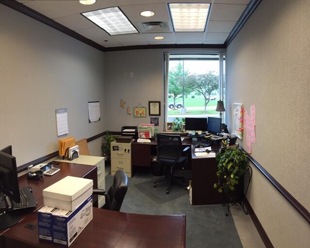 More Photos Of 1630 E Bradford Pky, Springfield Medical For Lease