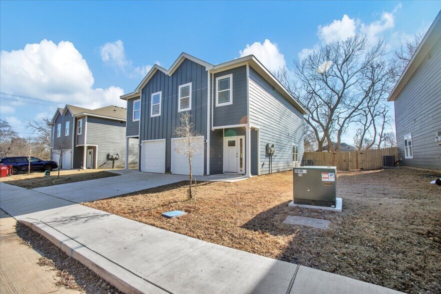 More Photos Of 400-414 E 7th St, Bonham Apartments For Sale