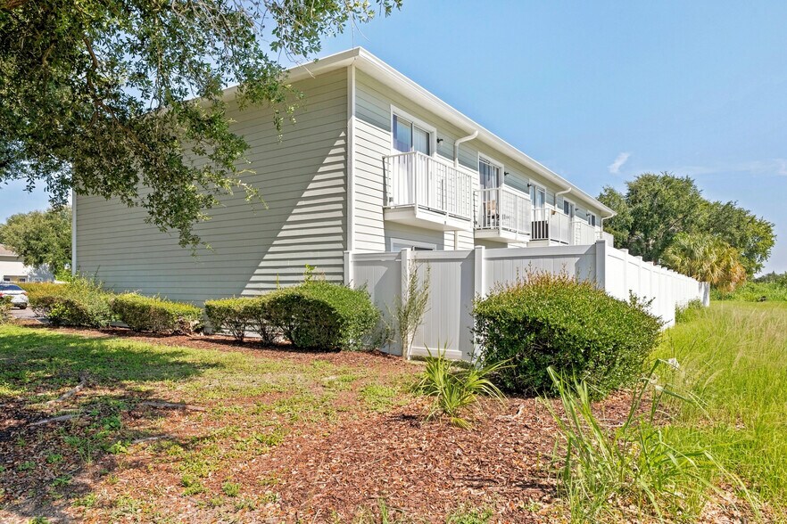 More Photos Of 1007 W 57th Ave W, Bradenton Apartments For Sale